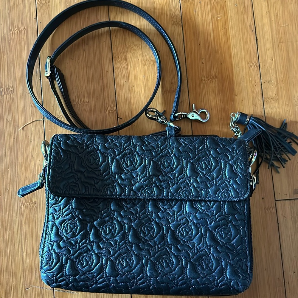 Gun Tote’n Mamas cross- body shoulder bag